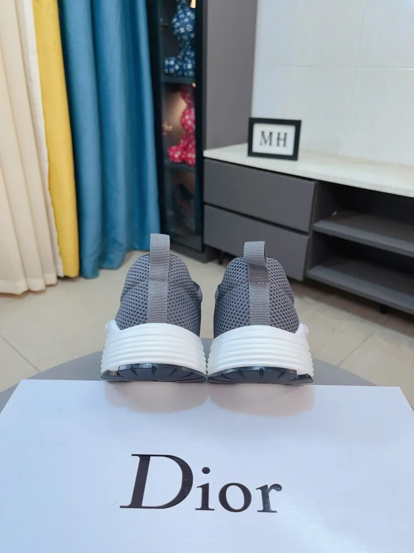 Ex-factory price 420🌹🌹【Dior】Best-selling model, world premiere on official website🔝High-end brand of men's shoes, latest series on official website: The upper is made of imported cowhide with specially designed fabrics➕Mesh breathable lining. Make walking more convenient and comfortable! Compared with the official quality, Midea’s 1:1 replica. Create a fashionable personality to set off your uniqueness! A must-have for trendy men! Classic style. Men's sizes: 38-44.